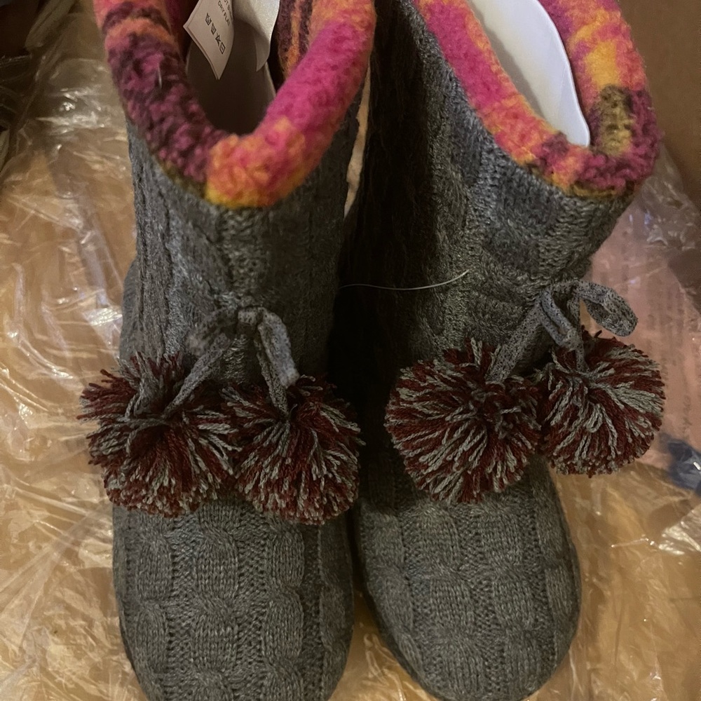 Cuddl Duds Gray and Pink Pom Pom Slippers
